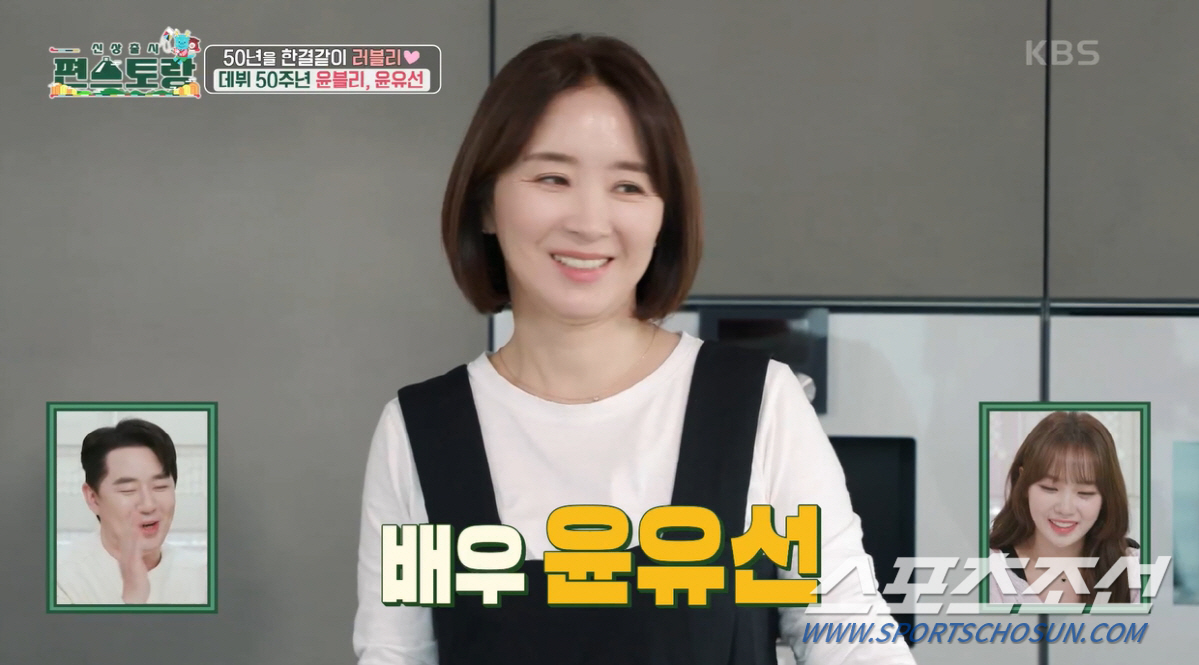 '55세' 윤유선, 판사 남편과 한강뷰 아파트서 단 둘이 거주…최애 식재…