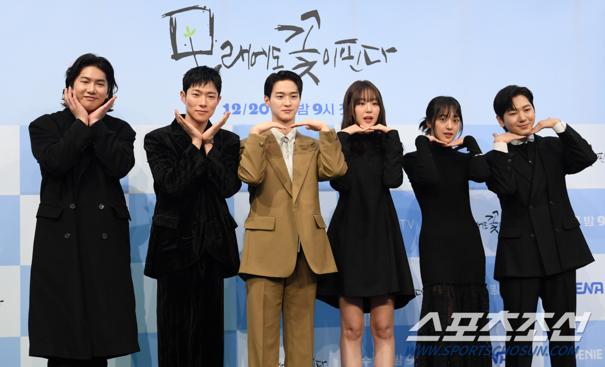 [SC인터뷰] "장동윤? 백두와 닮아 더 좋았다"…'모래꽃' 이주명이 이…