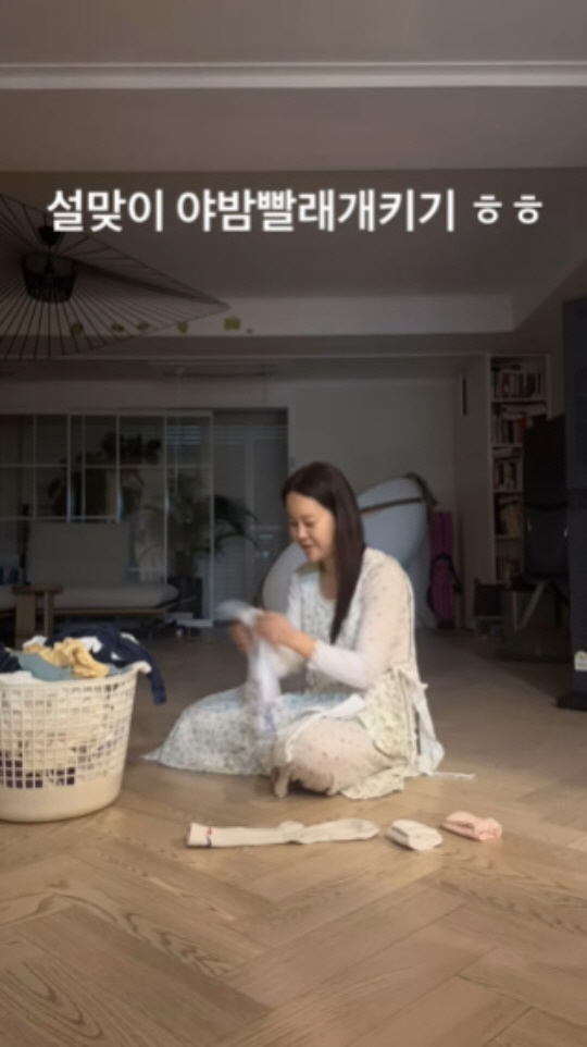 '정석원♥' 백지영, 주부 백단 포스..야밤 빨래 개기 "설이 뭐 별건가…