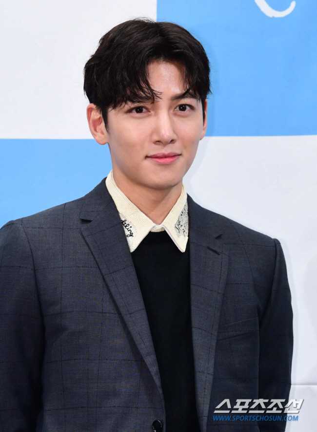 지창욱, 실내흡연 결국 사과 "부적절한 행동 죄송, 각별히 주의하겠다" …