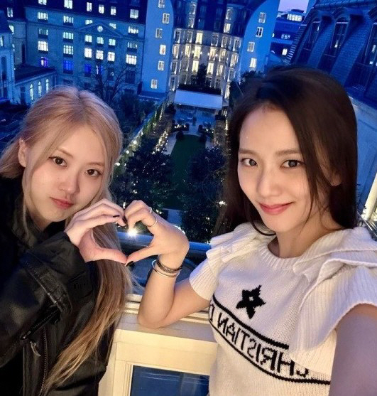 블랙핑크 "인생의 다음챕터 함께하자"…'따로 또 같이' 변함없는 우정in…