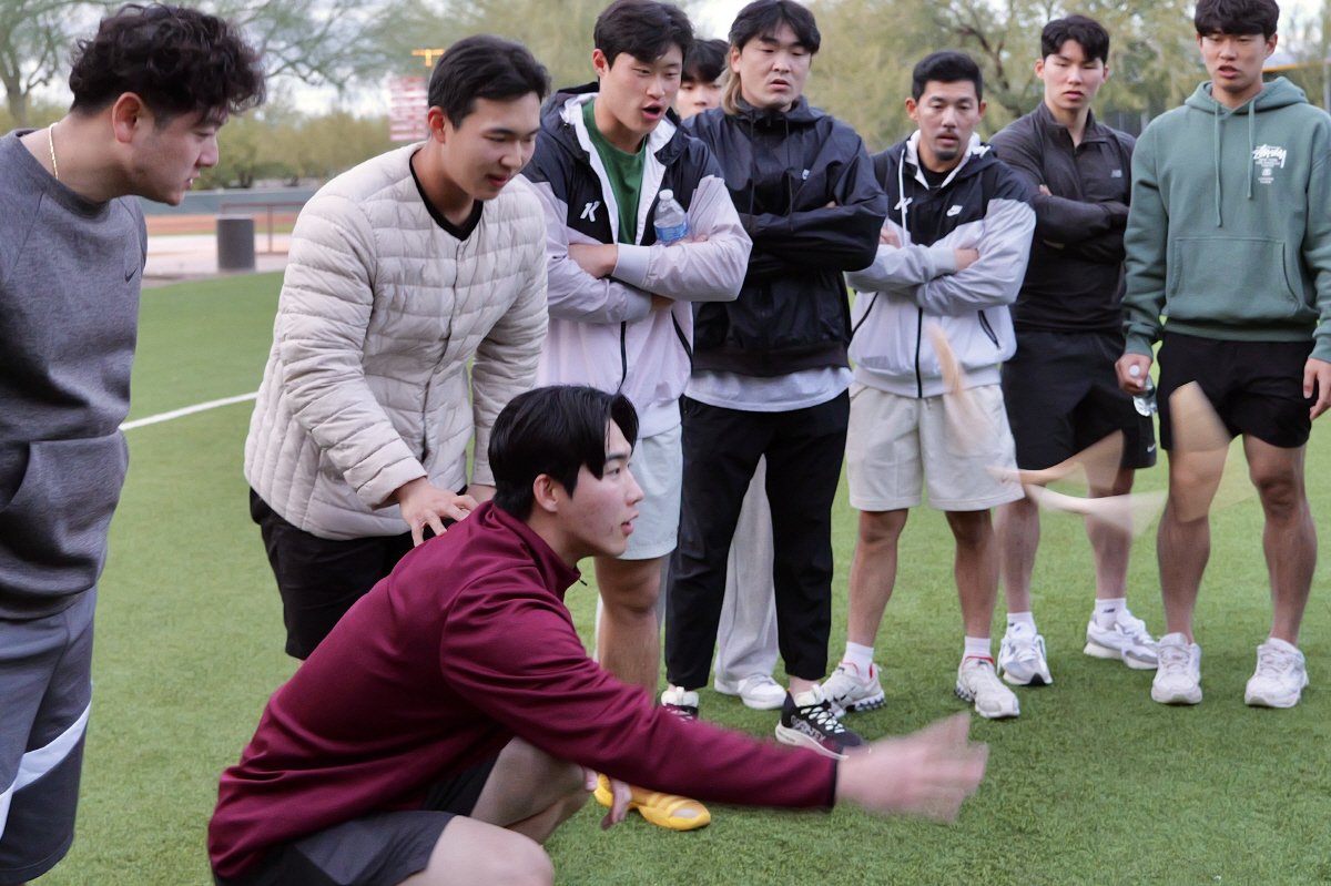"내년 설도 동료들과 함께하고 싶다" '연봉 꼴찌' 가성비 외인의 '의미…