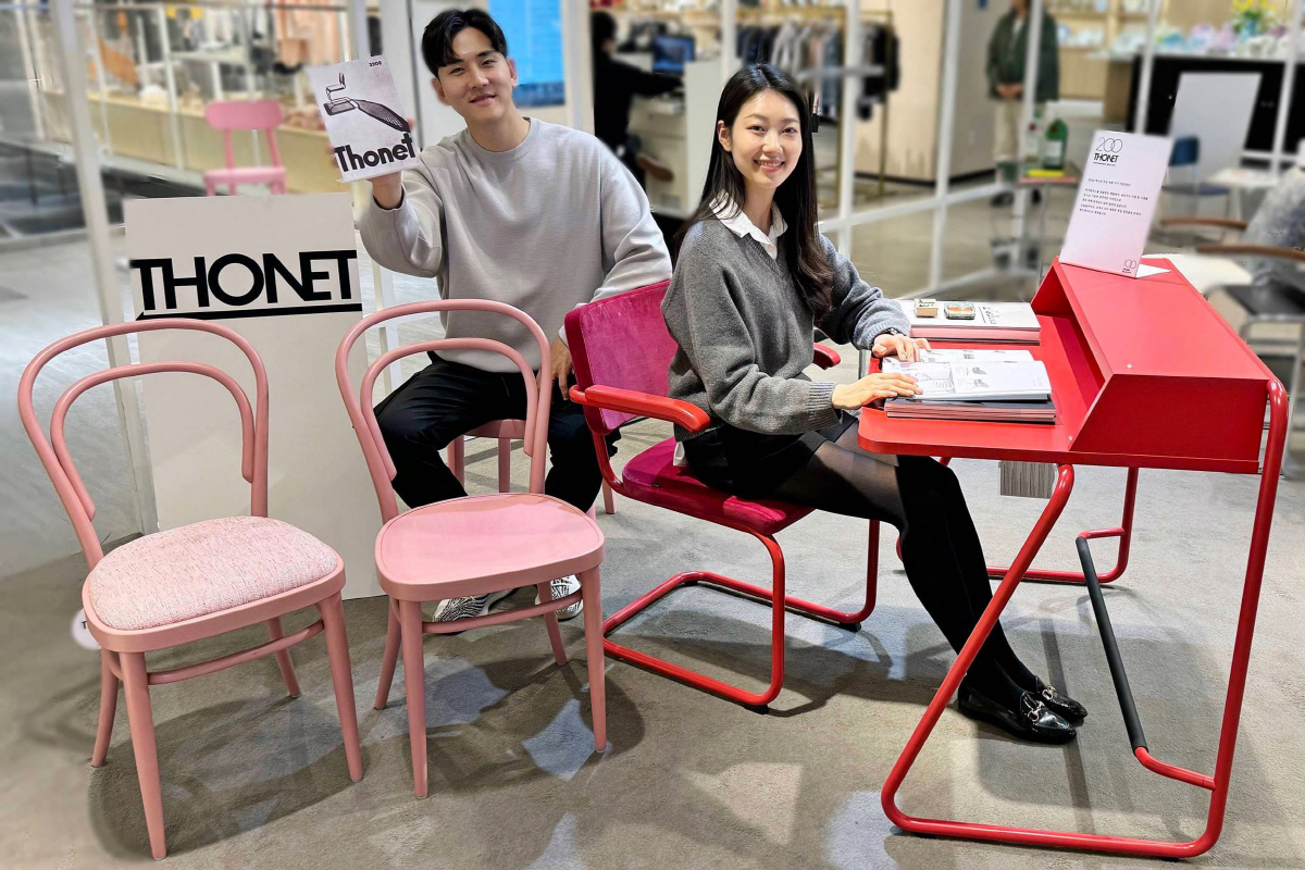 갤러리아백화점, 22일까지 서울 명품관서 독일 명품 가구 브랜드 '토넷'…