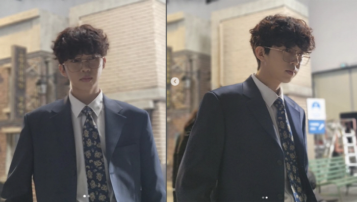 "뽀글 웅 방출"..임영웅 파마+안경 '런던보이' 공개 '깜짝'