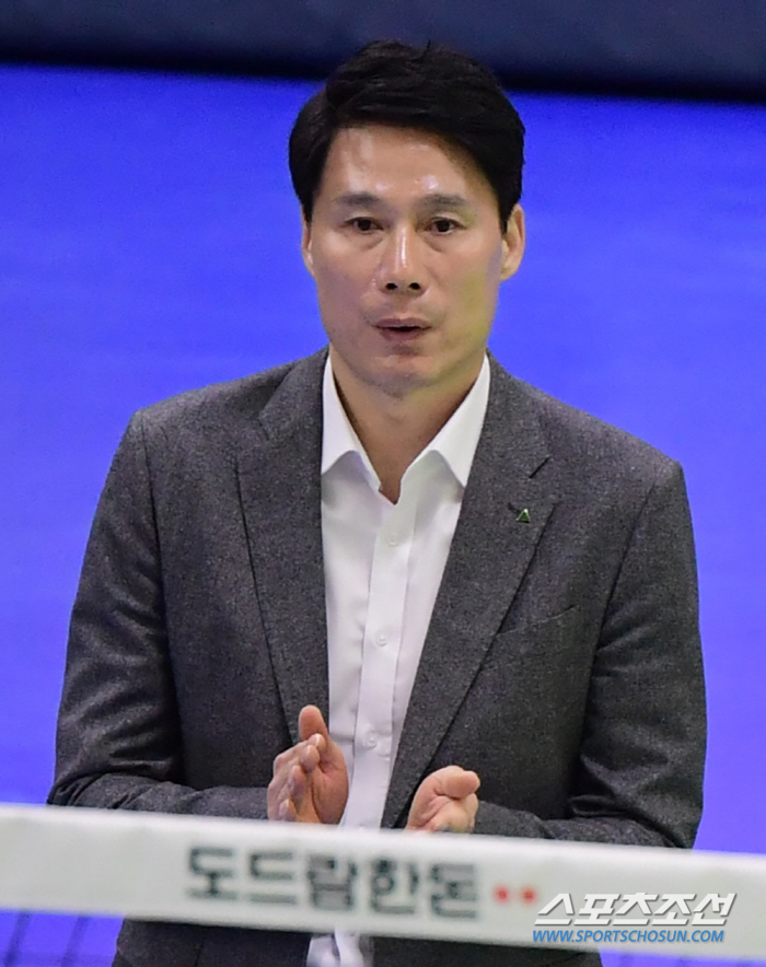 '운명의 승점 6점 매치' 아본단자 감독 "이기면 1위 가능성 생긴다" …