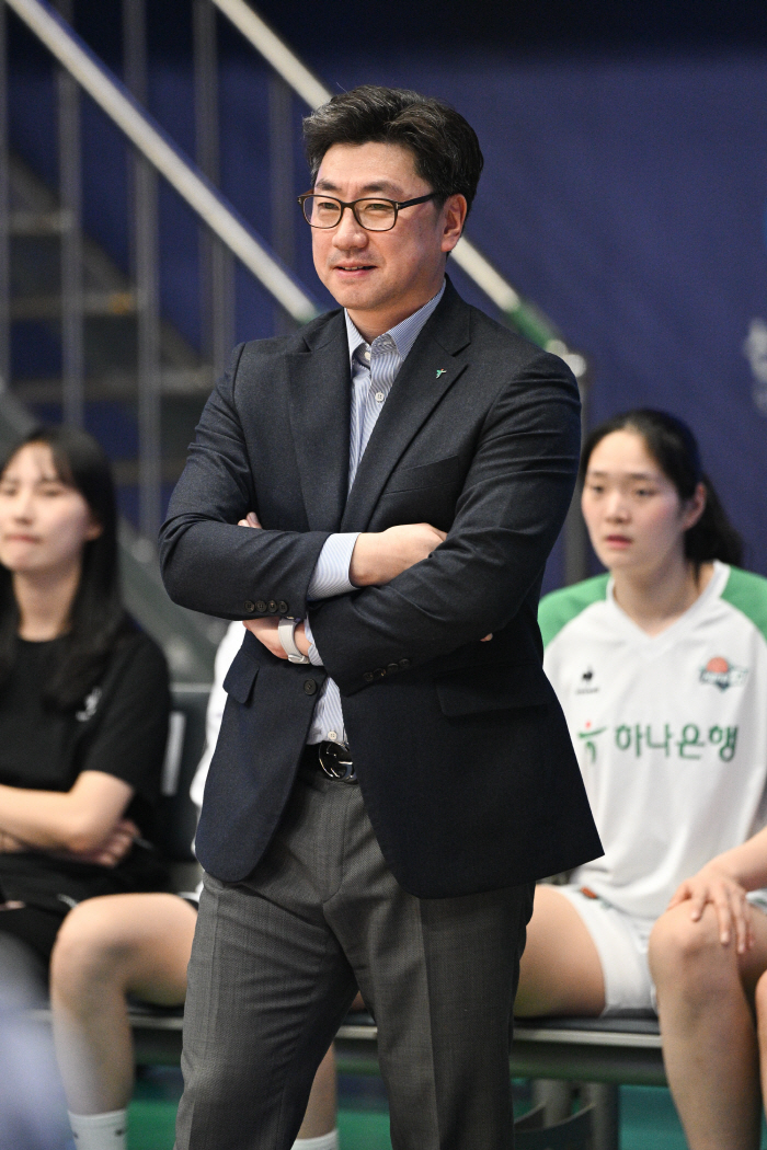 [현장인터뷰] 4위 지킨 김도완 하나원큐 감독 "티 안 냈지만 피가 말랐다"