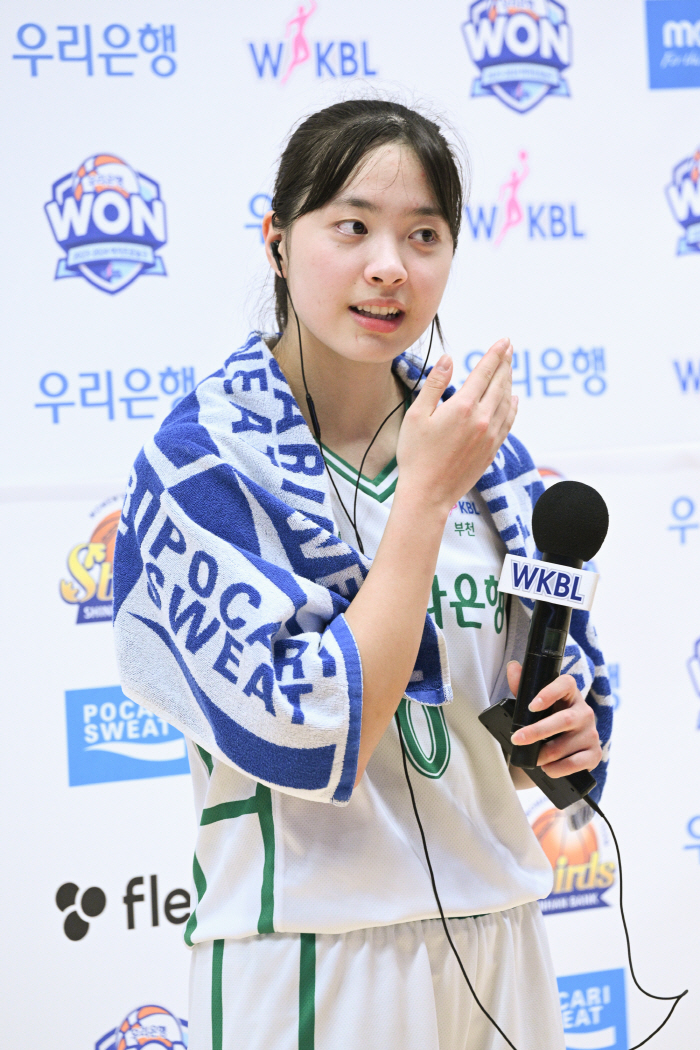 [현장인터뷰] 하나원큐 박소희 "정은 언니 기대에 부응한 것 같아 기분 더 좋아"