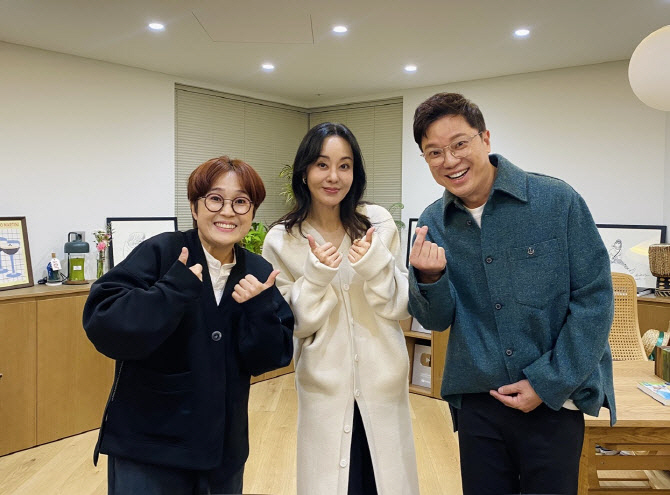[SC초점] 이소라, 고현정, 김윤진까지…유튜브 찾는 ★들