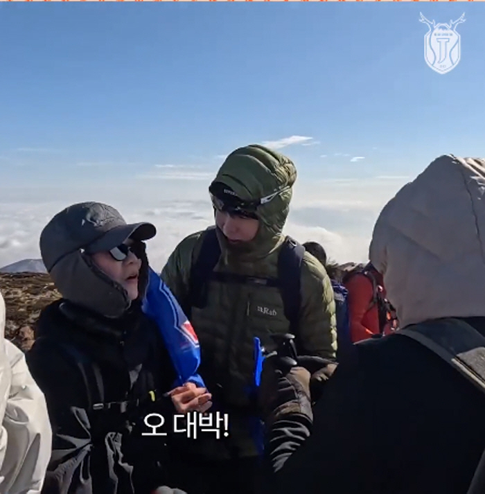 "팬들 때문에라도 수원은 꼭 올라갈거야" 한라산 정상에서 따뜻한 울림 던…
