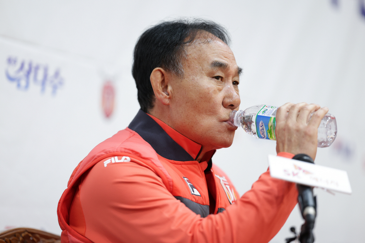 "팬들 때문에라도 수원은 꼭 올라갈거야" 한라산 정상에서 따뜻한 울림 던…