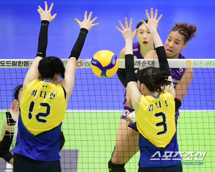 김연경 품에 안긴 ML 레전드의 딸...확 바뀐 흥국생명 '1위 싸움 안…