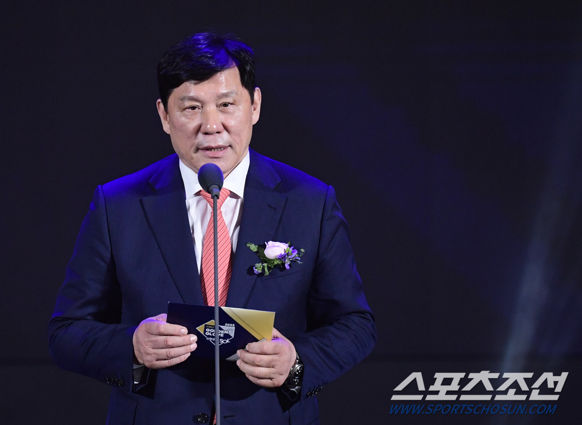 KBO 42년만에 처음! '43세 이범호' 우승 기운+1980년대생 사령…