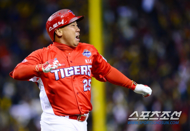 KBO 42년만에 처음! '43세 이범호' 우승 기운+1980년대생 사령…