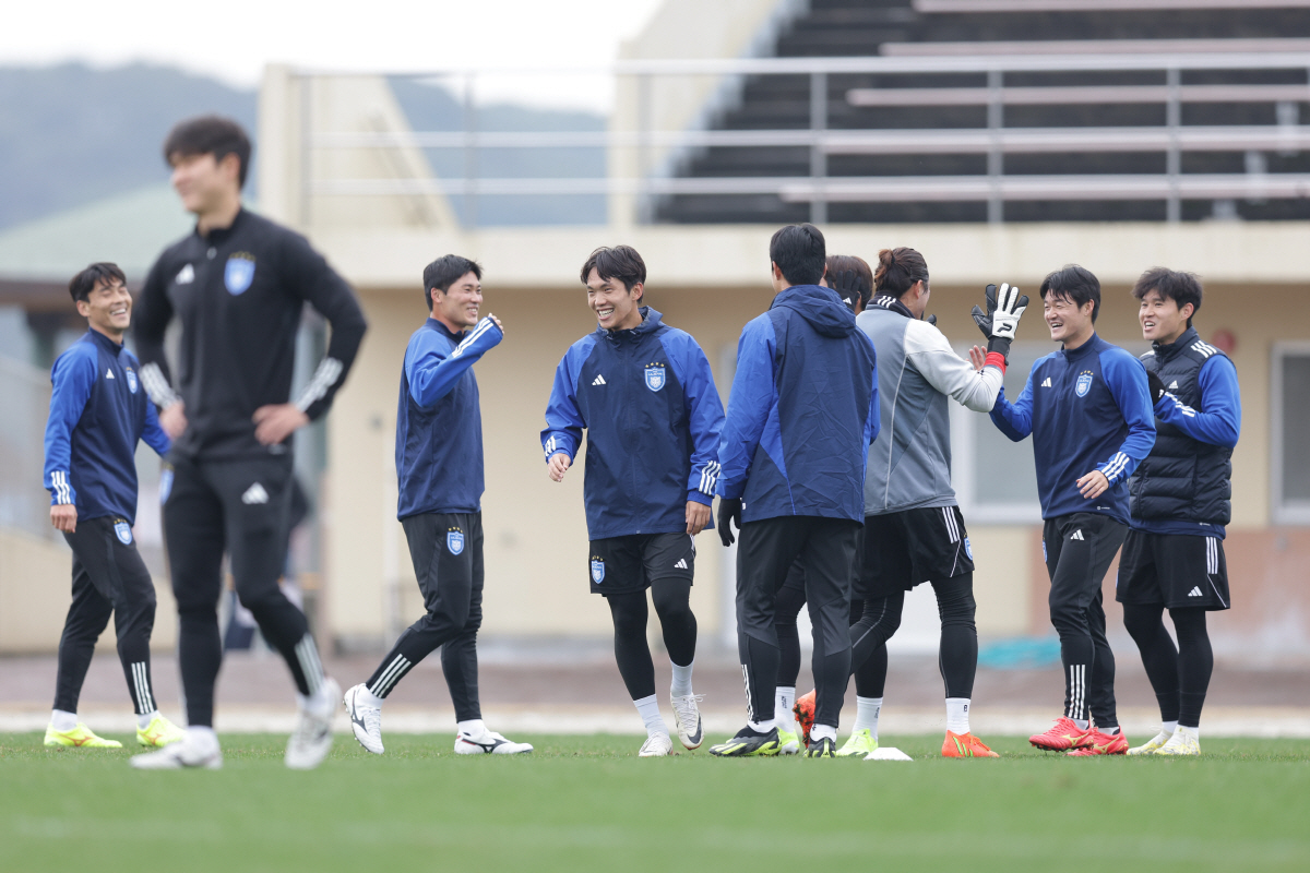 "2년간 트로피 노하우 될 것" 홍명보 감독 출사표…울산, 반포레 고후 …