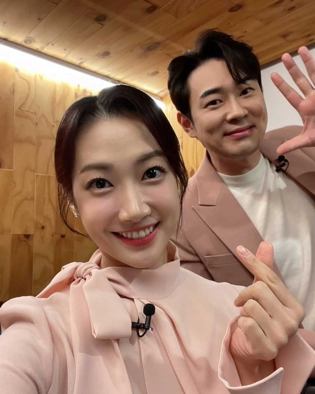 김민정♥조충현, 둘째 임신 발표 "태명 '콩콩이'..배가 빨리 나와" […