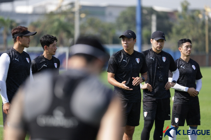 '강등 치욕' 염기훈 어금니 꽉 물었다 "감독 되더니 변했다고 해도 두렵…