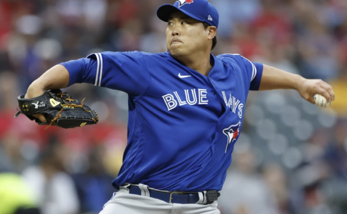 3선발급이 KBO 복귀 선택할까? 호평받는 류현진, 이번주 ML 캠프 합…
