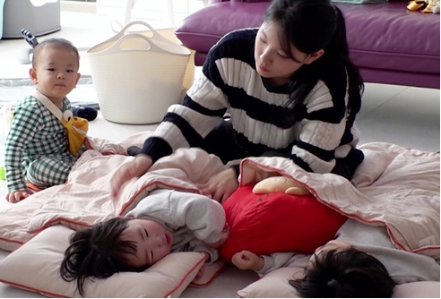 정성호 5남매, 다섯쌍둥이에 '찐' 육아스킬 시전…"어린이집 같다"('슈…