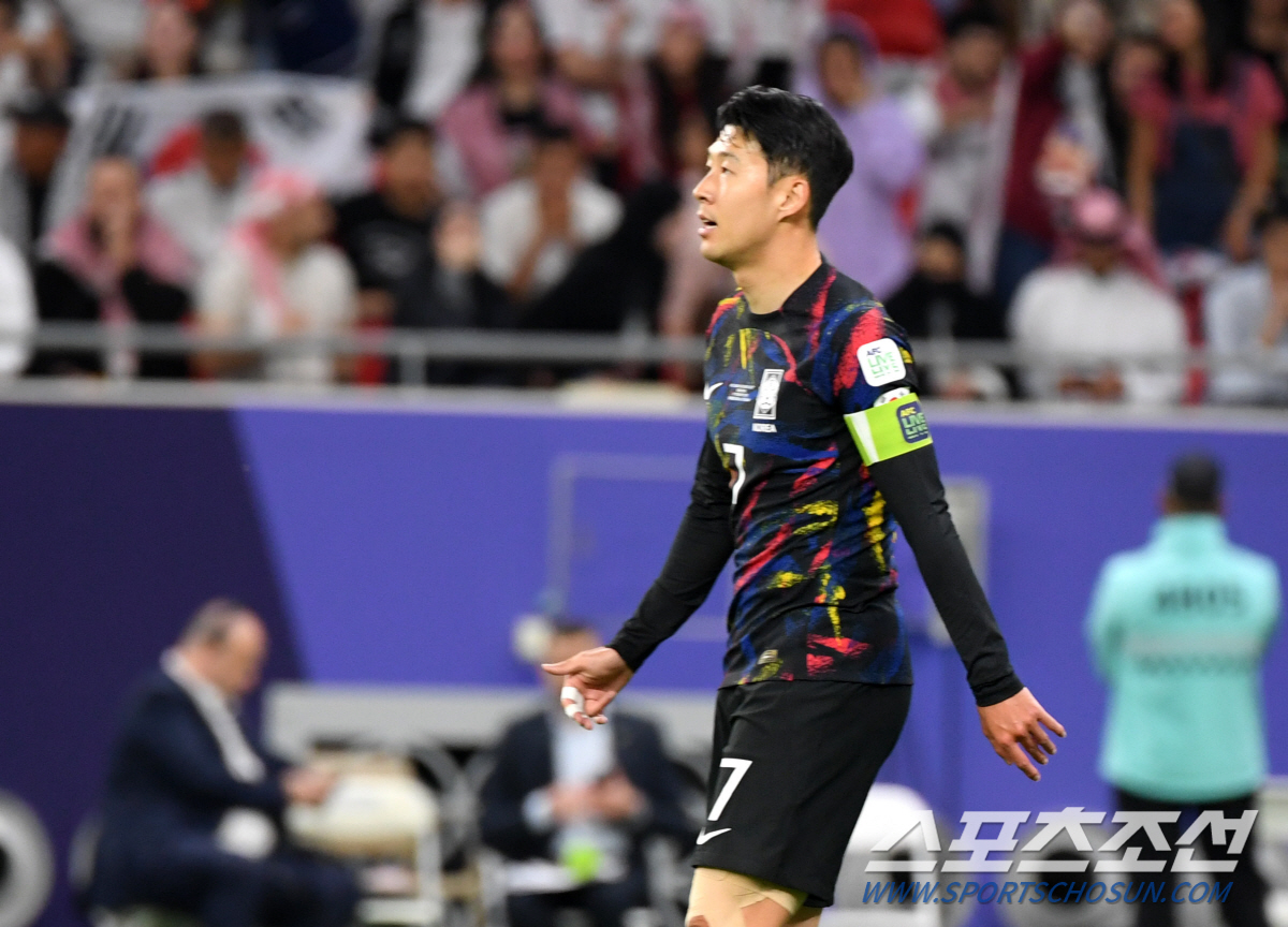 "SON 손가락 심하게 다쳐" 손흥민-이강인, 아시안컵 도중 다퉜다? 英…
