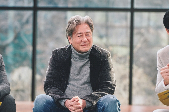 임수정 이어 최민식도 "현재 소속사無, 직접 운전하고 출연료 협상도 해"…