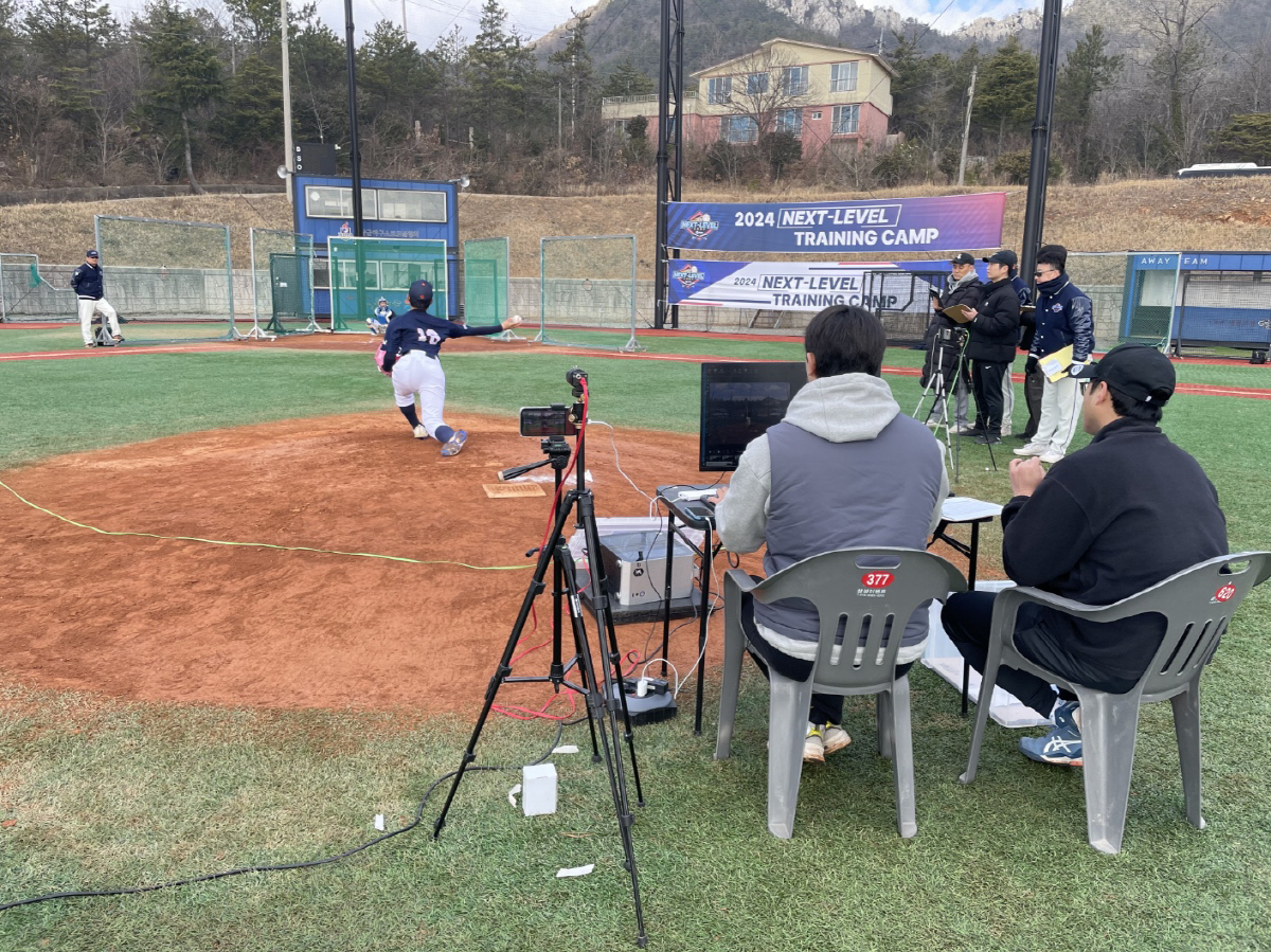 '장종훈 김용달 윤학길 류지현' 레전드에게 배운다…KBO, 2024 '넥…