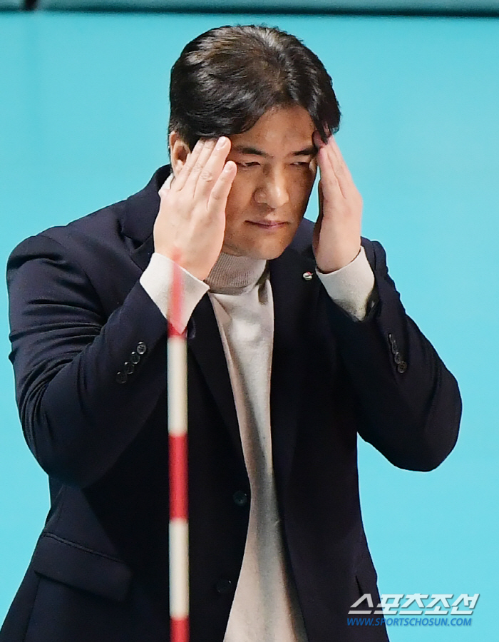 "오늘은 좀..." 경기 전 상대팀 찾아 양해 구한 차노스, 이유는?[김…