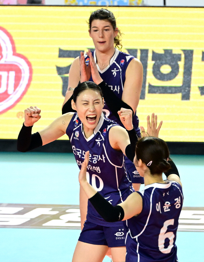 '부키리치 28점' 도로공사, 갈길 바쁜 GS칼텍스 제압 '2연패 탈출'…