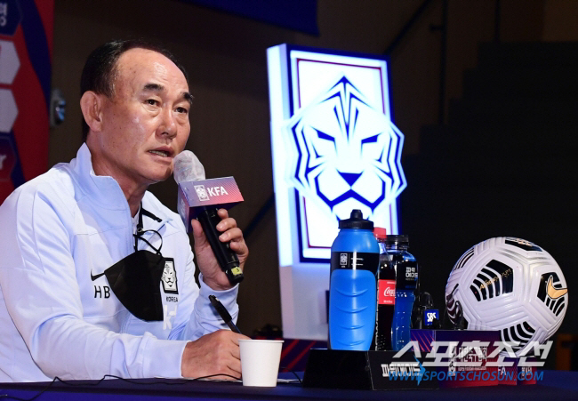 "중국 축구가 왜 그렇게 된 것 같아?" 백전노장 김학범의 한국축구 걱정…