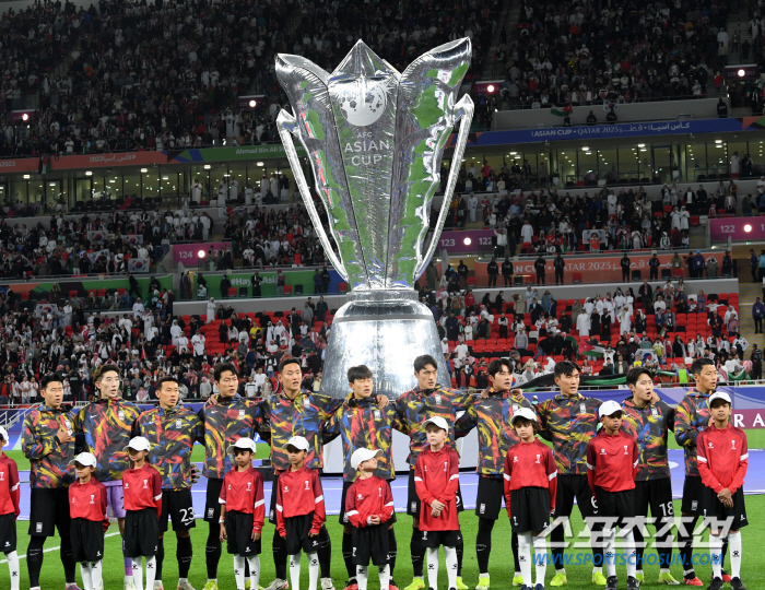 "중국 축구가 왜 그렇게 된 것 같아?" 백전노장 김학범의 한국축구 걱정…