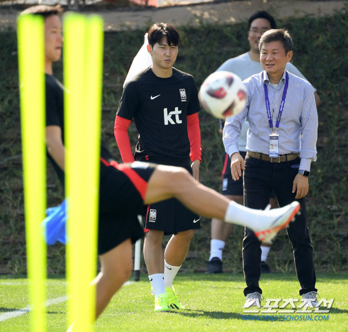 "중국 축구가 왜 그렇게 된 것 같아?" 백전노장 김학범의 한국축구 걱정…