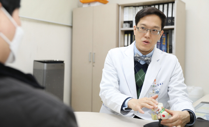 갑자기 안 들리는 '돌발성 난청', 20대 환자 40% 급증 이유