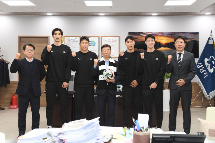 성남FC 신상진 구단주, 이기형 감독 등 선수단 대표 만나 성공적인 20…