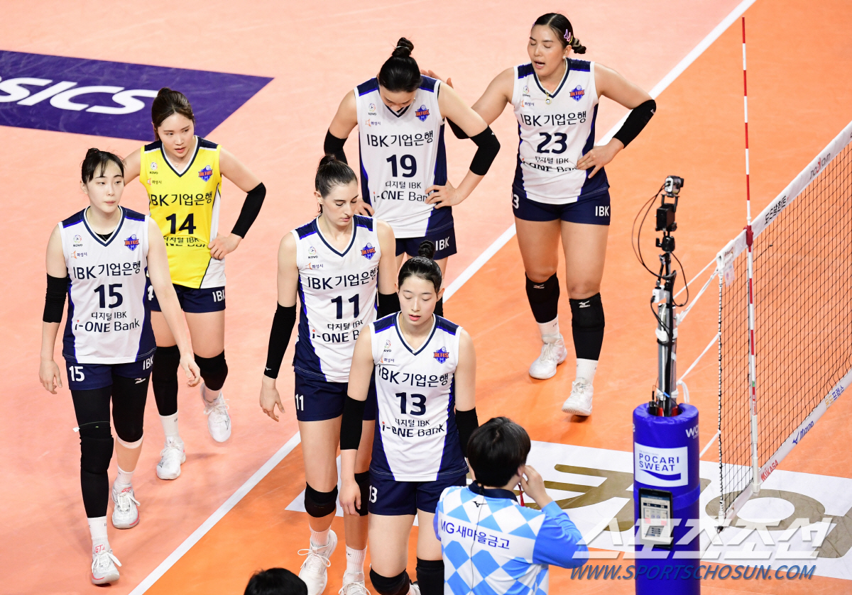 흥국생명 김연경 31점 폭발! 윌로우 빠졌으나 기업은행에 3대2, 5연승…