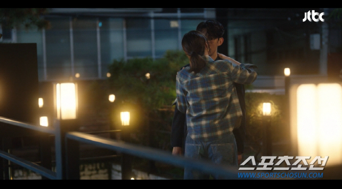 [종합]"딴 생각하지마". 이지아, 오민석 보는 앞에서 강기영과 입맞춤(…