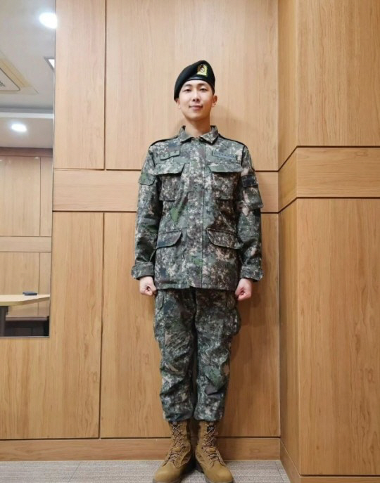 RM, 군악대 자대 배치..빨간 제복 입은 '늠름한 자태' [SC이슈]