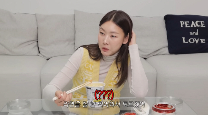 한혜진, 치킨 껍질 떼고 먹방하는 '톱모델'..."양심의 가책 느껴져" …