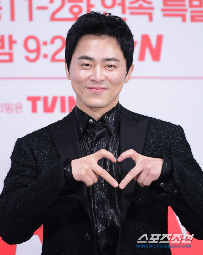 "거미 남편이 부르는 AI커버" 알고 보니 조정석…아이유가 알린 '신인 …