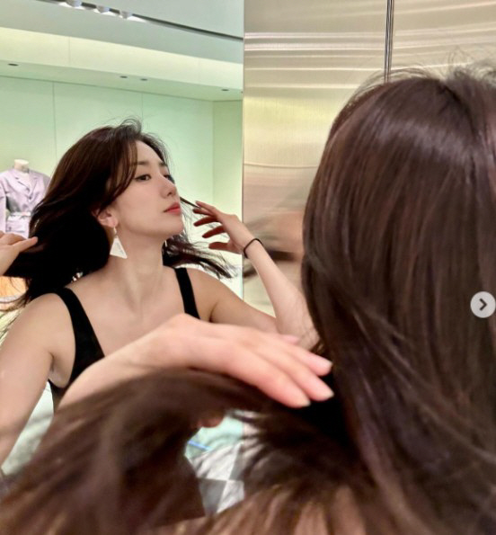 '류수영♥' 박하선, 명품 블랙 원피스로 섹시미+완벽 몸매 자랑