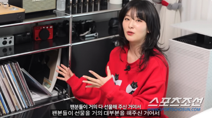'앵앤리치' 슬기, 럭셔리 하우스 최초 공개...'1500만원 소파' 등…