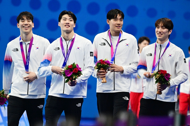'아깝다, 황선우의 0.1초!' 한국 男계영, 역대 첫 세계선수권 포디움…