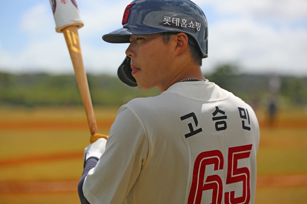 '평균 21.8세' 고승민→김민석 신예 4인방, 첫 실전서 홈런 6개 쾅…