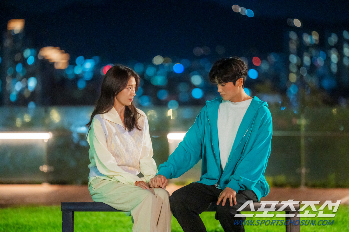박신혜, 3차 공판 이후 박형식 향한 복잡미묘 눈빛…인생 암흑 속 로맨스…
