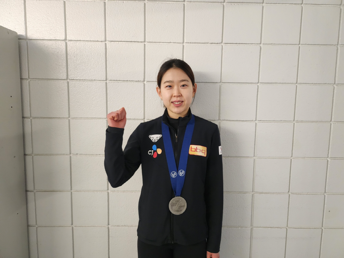 '수영→스케이팅 첫 세계선수권 포디움 겹경사' '新빙속여제'김민선, 삐끗…