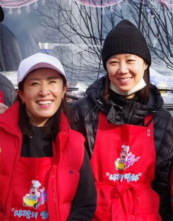공효진母, 20년간 '사랑의 밥차' 운영 "딸도 10년 전부터 참여해 뿌…