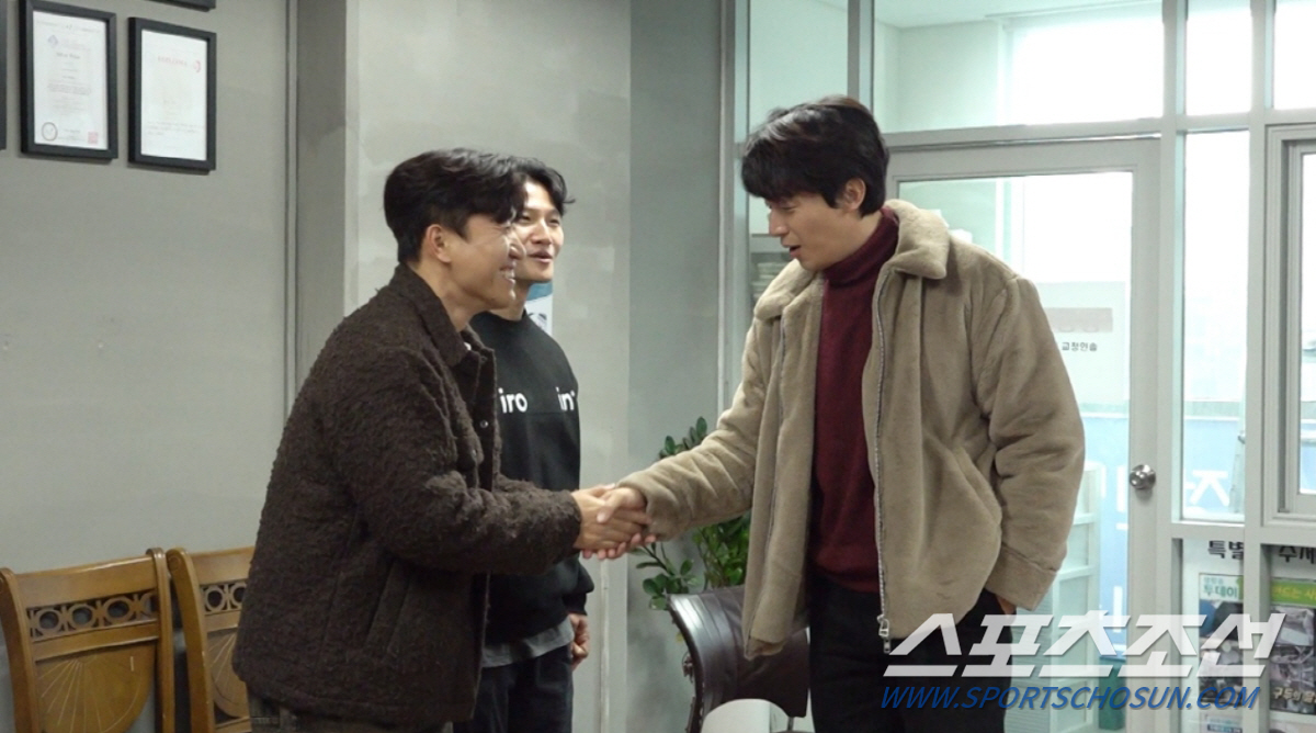 "배우 박혜진 닮았다". 15cm '키높이 신발' 허경환, 김종국보다 더…