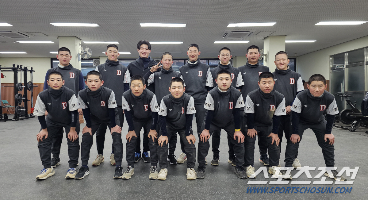'야구 봉사 544시간' 21세 국대 우익수, 후배들 애교에 웃다가도…타…