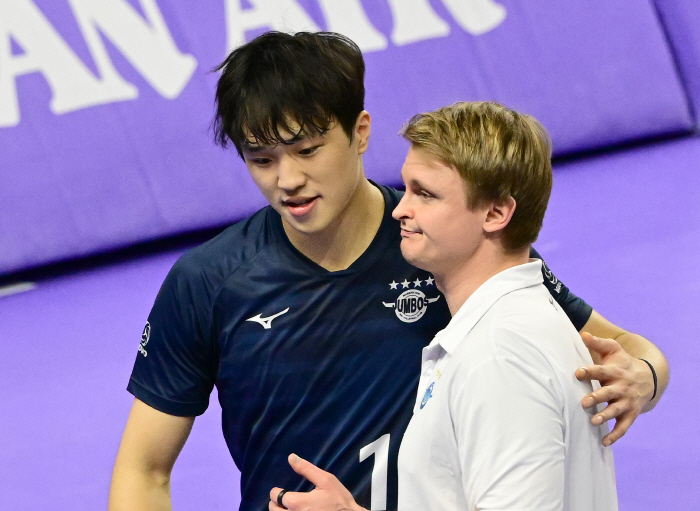 "잠재력 터뜨린 비결?" 사령탑도 웃게 한 2m1 토종 거포의 전성기 […