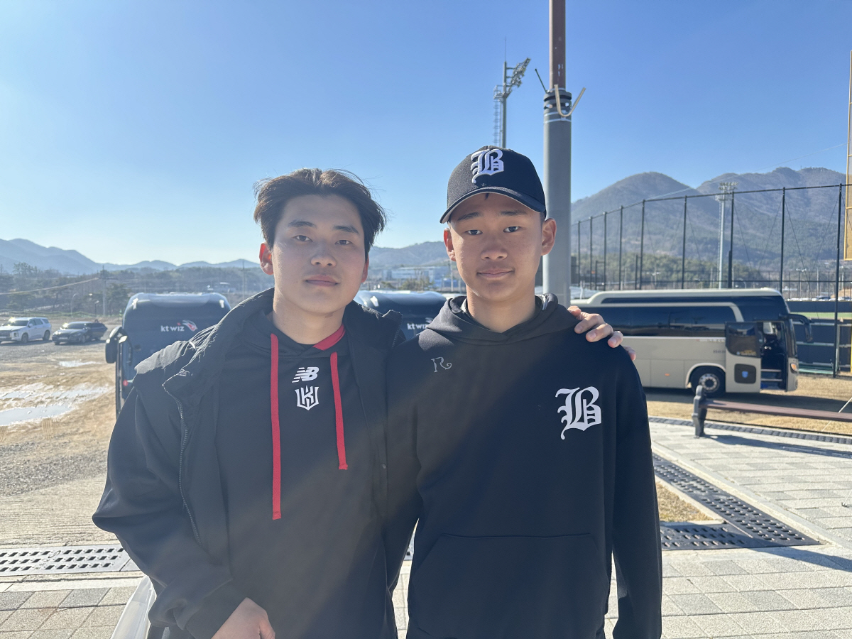 '차기 국대 클로저' KT 새 마무리의 친동생도 투수라고? "저도 1번 …