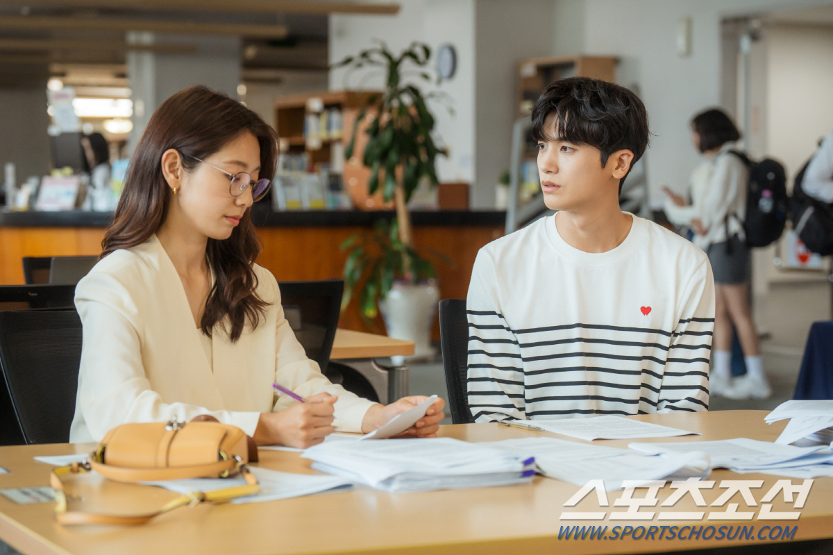 [SC프리뷰]'연애 1일차' 박신혜♥박형식, 어색 '옥탑방 홈데이트'부터…