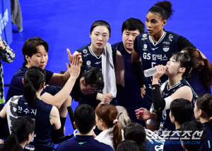 너무나도 컸던 사령탑 빈 자리...'3연패' GS칼텍스, 탈출구가 안 보인다[화성리포트]